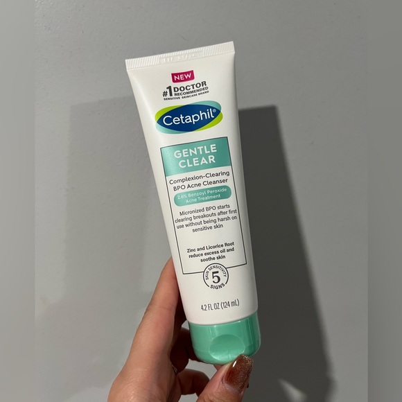 Brand NEW Cetaphil® GENTLE CLEAR Complexion-Clearing BPO Acne Cleanser - Picture 1 of 3